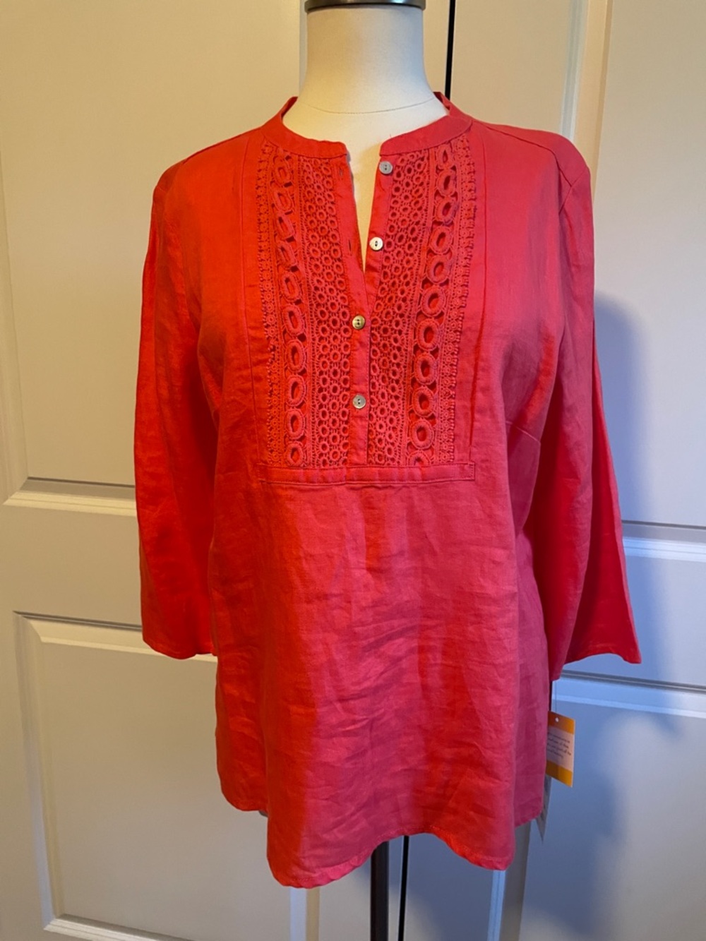 Ruby Rd. Coral Embroidered Split-Neck Linen Tunic Size Medium
